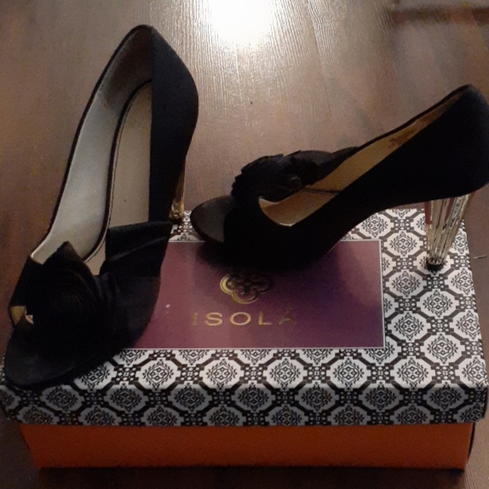 Isolated  Tate heels